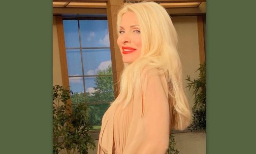 Ελένη Μενεγάκη: Αυτό είναι το φόρεμα που όλες πρέπει να έχουμε στην ντουλάπα μας ! (Video & Photos)