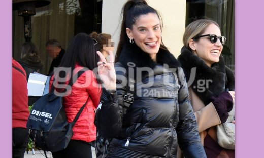 Χριστίνα Μπόμπα: Μας είδε και μας έβγαλε τη γλώσσα (photos)