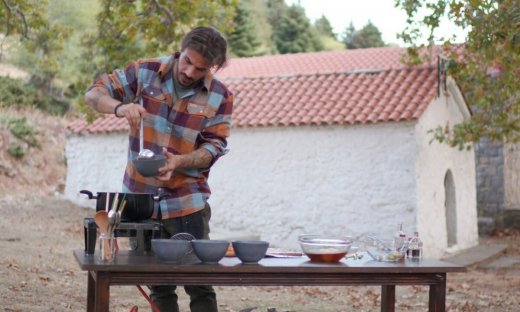 Άκης Πετρετζίκης: Κάνει πρεμιέρα με το «Akis’ Food Tour» και οι φωτό είναι μαγικές! (Photos)