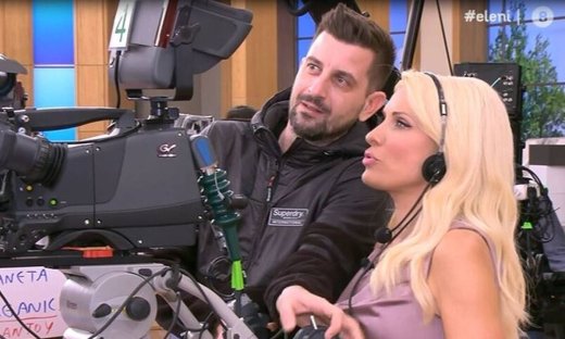 Ελένη Μενεγάκη: Έχετε δει πιο σέξι camerawoman; (Video)