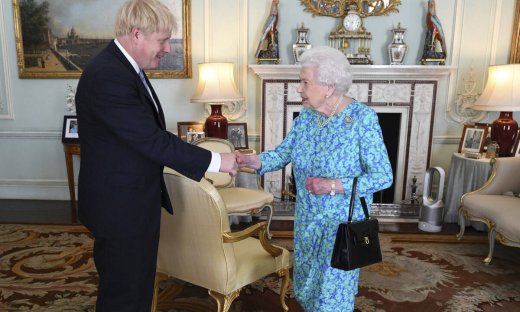 Αυτό είναι το μόνο πράγμα που δεν κάνει ποτέ η Ελισάβετ όταν ταξιδεύει