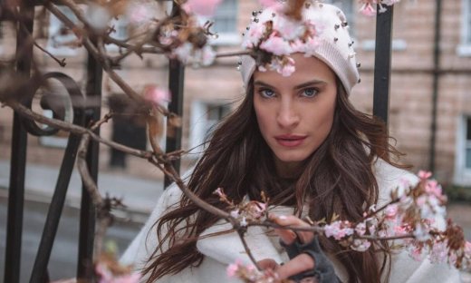 Η Χριστίνα Μπόμπα έχει σωσία και ξέρουμε ποια είναι