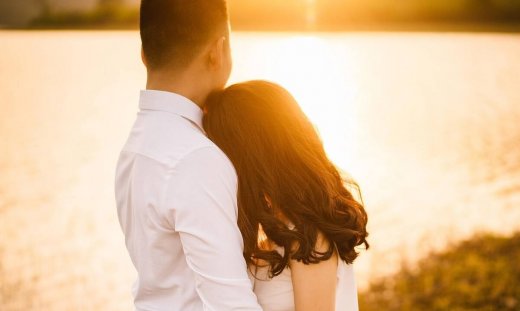 Η πιο σέξι ανάρτηση του ερωτευμένου ζευγαριού! Ανταλλάσσουν καυτά φιλιά ημίγυμνοι! (photos)