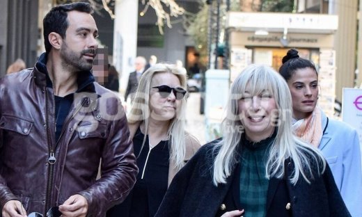 Σάκης Τανιμανίδης: Έβγαλε για καφέ σύζυγο- μάνα και αδελφή - Τι συνέβη στη Χριστίνα Μπόμπα (photos)