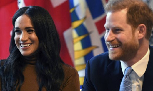 Awkward! Meghan/Harry – βασίλισσα Ελισάβετ: Η πρώτη δημόσια συνάντηση μετά την επιστροφή τους