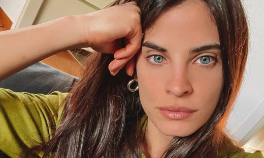 Η Χριστίνα Μπόμπα… ξανθιά! Άλλος άνθρωπος με αυτά τα μαλλιά