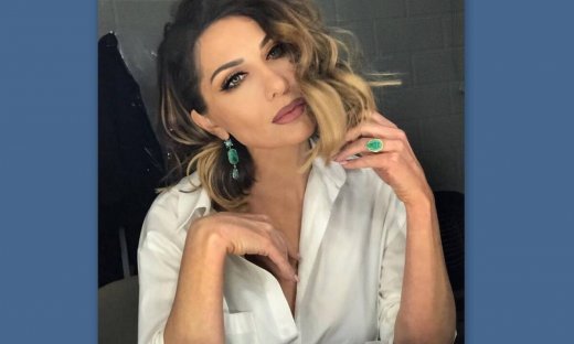 Δέσποινα Βανδή: Δείτε την να κάθεται σε ένα παγκάκι να τρώει παγωτό με την καλύτερη παρέα!