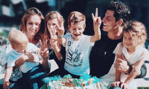 Η Ζυγούλη στο Μάτι που κάηκε τον Ιούλιο του 2018: Η βόλτα των γιων της ανάμεσα στα καμένα συγκίνησε το διαδίκτυο