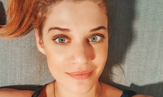 Τζένη Θεωνά: Για βόλτα στη γειτονιά με τον γιο της - Δείτε πώς τον φωτογράφισε (pics)