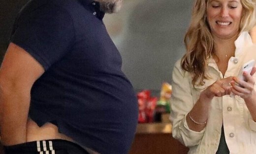 Αγνώριστος: Ο πασίγνωστος ηθοποιός δεν χωράει πια στα ρούχα του!