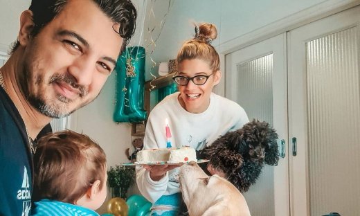 Τζένη Θεωνά: Βγήκε βόλτα με τον γιο της και δεν φαντάζεστε τι οδηγούσε ο μικρός (pics)