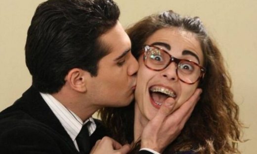 Μαρία η άσχημη: Ο Αλέξης, μετά από το τηλεφώνημα της Μαρίας, επιστρέφει εσπευσμένα