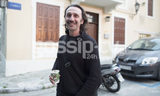 Αγνώριστος ο Ρένος Χαραλαμπίδης – Η καραντίνα του άλλαξε το look και του ταιριάζει 