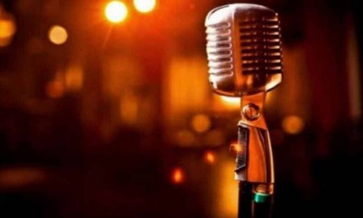 Σάλος: Διέρρευσαν ολόγυμνες φωτογραφίες πασίγνωστης τραγουδίστριας