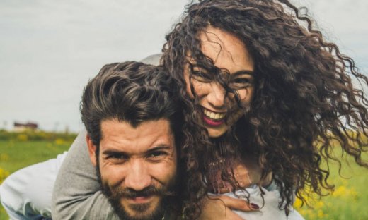 Η λέξη που απαγορεύεται να πεις στο σύντροφό σου πάνω σε καυγά (photos)