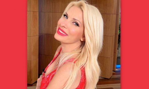 Μενεγάκη: Το λευκό έχει γίνει το νέο αγαπημένο της χρώμα – Δες πώς το συνδυάζει και πάρε ιδέες