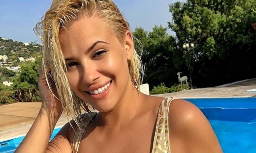 Λάουρα Νάργες: Κορίτσι για σπίτι – Με το κατσαβίδι στο χέρι μας δείχνει τα καμώματά της (photos)