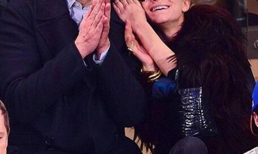 Αυτό και αν είναι αιματηρό διαζύγιο! «Σκοτώνονται» για ένα σπίτι!