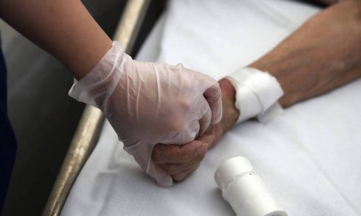 Κορωνοϊός: Ποιοι είναι πιο ευάλωτοι στον ιό στην Ελλάδα;