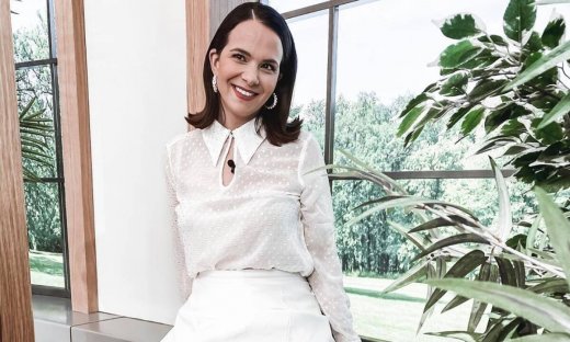 Η Ελιάνα Χρυσικοπούλου σού δείχνει πώς να μετατρέψεις το T-shirt σου στο απόλυτο top του καλοκαιριού