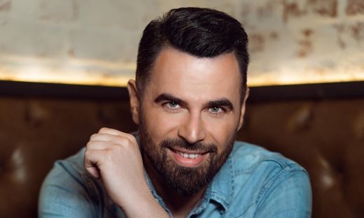 Γιώργος Παπαδόπουλος: Το beach party με διάσημους φίλους και το road trip με τροχόσπιτο