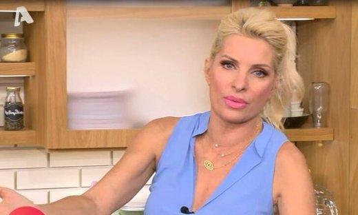 Ελένη Μενεγάκη: Δείτε τι φτιάχνει στην κουζίνα με τα παιδιά της 