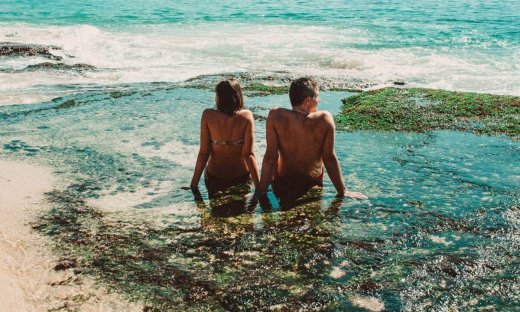 Πρώτες διακοπές μαζί του; Όλες οι φρίκες που κάθε γυναίκα θα βιώσει