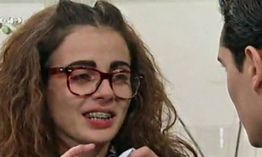 Μαρία η άσχημη: Η Μαρία γράφει ένα ποίημα για τον Αλέξη