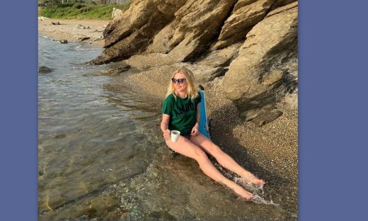 Σμαράγδα Καρύδη: Θα ξετρελαθείς με την φώτο της με μπικίνι!