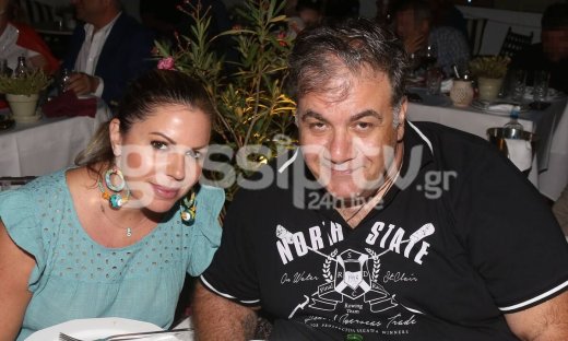 Δημήτρης Σταρόβας - Άννα Σταθάκη: Σπάνια βραδινή έξοδος με φίλους 