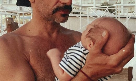 Λιώσαμε! Ο νέος μπαμπάς της showbiz ποζάρει αγκαλιά με το γιο του