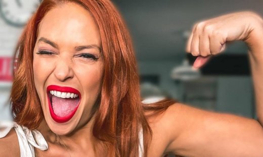 Σίσσυ Χρηστίδου: Έκανε μάσκα αργίλου με τους γιους της στην παραλία (pics)