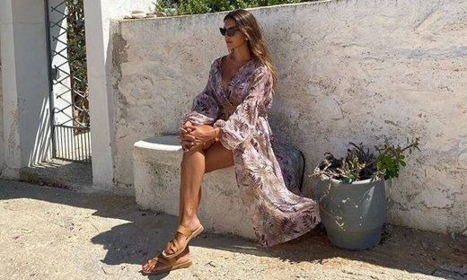 Σταματίνα Τσιμτσιλή: Ποζάρει με μαγιό και με τις επώνυμες φίλες της! (Pics)