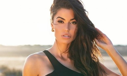 H Ιωάννα Μπέλλα ποζάρει ultra sexy στη Μύκονο! (video)