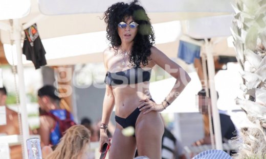 H Mαρία Σολωμού είναι στην Πάρο και δες τι κάνει στη θάλασσα! (photos)