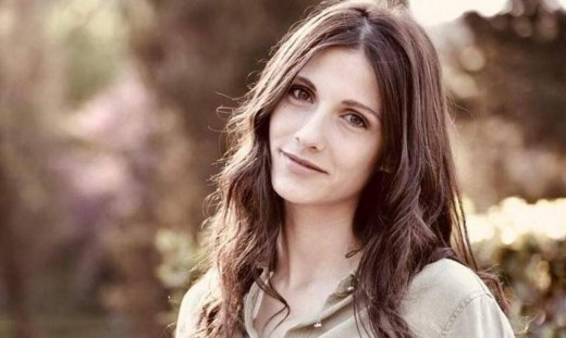 8 Λέξεις: Ένοχα μυστικά στην επιφάνεια