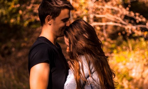 4 σημάδια που δείχνουν ότι δεν έχει ξεπεράσει την πρώην του