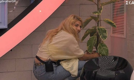 Big Brother:«Κλάψαμε»! Η Άννα Μαρία έκανε το αμίμητο! Πότιζε τα ψεύτικα φυτά