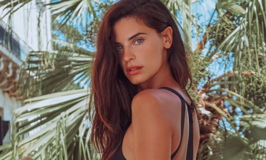 Η Χριστίνα Μπόμπα έδειξε πώς πετυχαίνει το φυσικό χρώμα μαλλιών της με βαφή