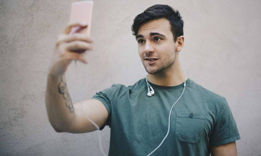 Μήπως το έχεις παρακάνει με τις selfie στο Instagram;