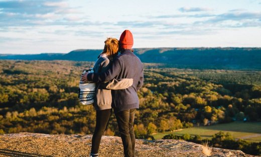 Είσαι single και μελαγχολείς; Αυτή η έρευνα σε αφορά