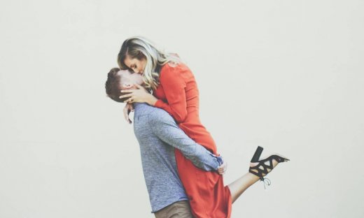 Έτσι Είναι οι Σχέσεις: Πώς θα καταλάβεις ότι το αγόρι σου... τα έχει με άλλη!