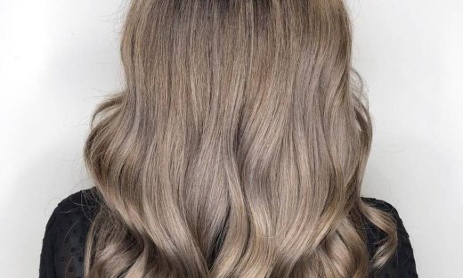 Το mushroom blonde είναι το απόλυτο χρώμα μαλλιών του φετινού χειμώνα