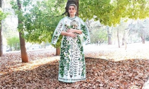 9 γυναίκες φορούν «Το Ρούχο της Ζωής»