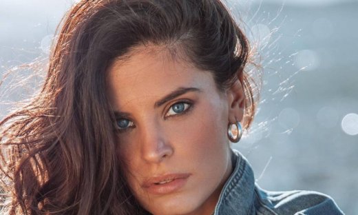 Έχεις δει τη Χριστίνα Μπόμπα πριν 6 χρόνια; Η άγνωστη φωτό με την αδερφή της