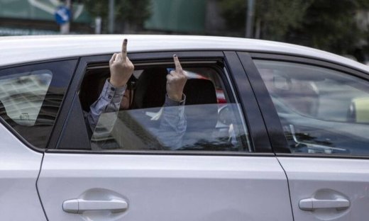 Χρυσή Αυγή: Ένταση με την Ουρανία Μιχαλολιάκου στη ΓΑΔΑ (vid)