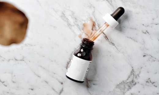 10 δραστικά serum για την αντιμετώπιση λεπτών γραμμών και ρυτίδων