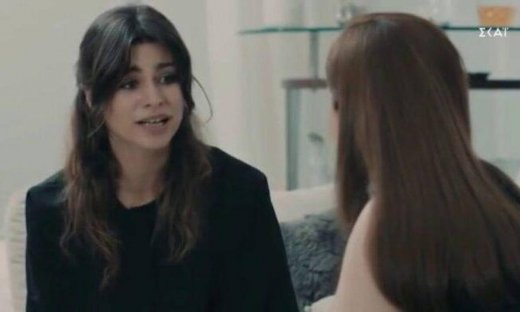 8 λέξεις: Η Εύα μαθαίνει πως η Ρωξάνη έχει εθιστεί στα σκληρά ναρκωτικά