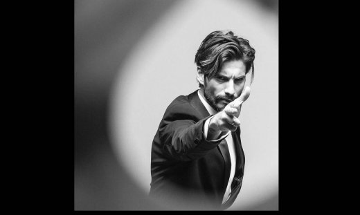 GNTM: Καράβας: Αυτό είναι το αγαπημένο του αξεσουάρ και του ταιριάζει απίστευτα