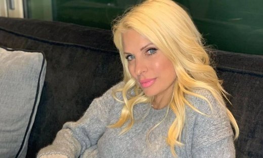 Ελένη Μενεγάκη: Το αξεσουάρ που θα λατρέψεις! Το πιο must όσο είμαστε σε… καραντίνα!